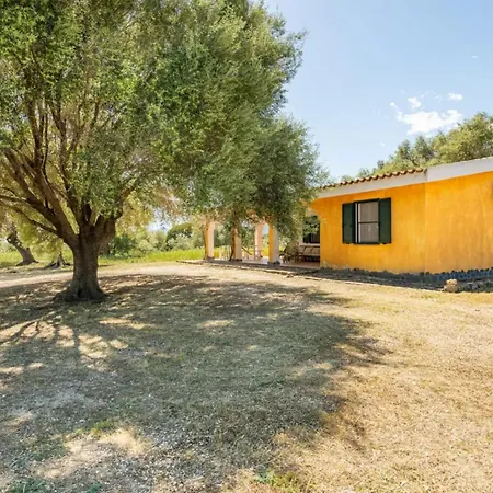 Villa Lovely With Private Wide Garden Near Orosei