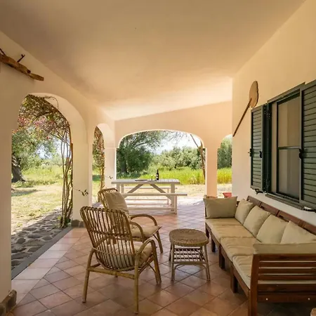 Villa Lovely With Private Wide Garden Near Orosei *